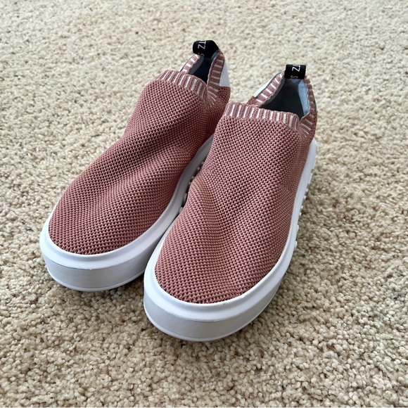 Girl’s shoes / slip on . NEW! - Picture 2 of 5